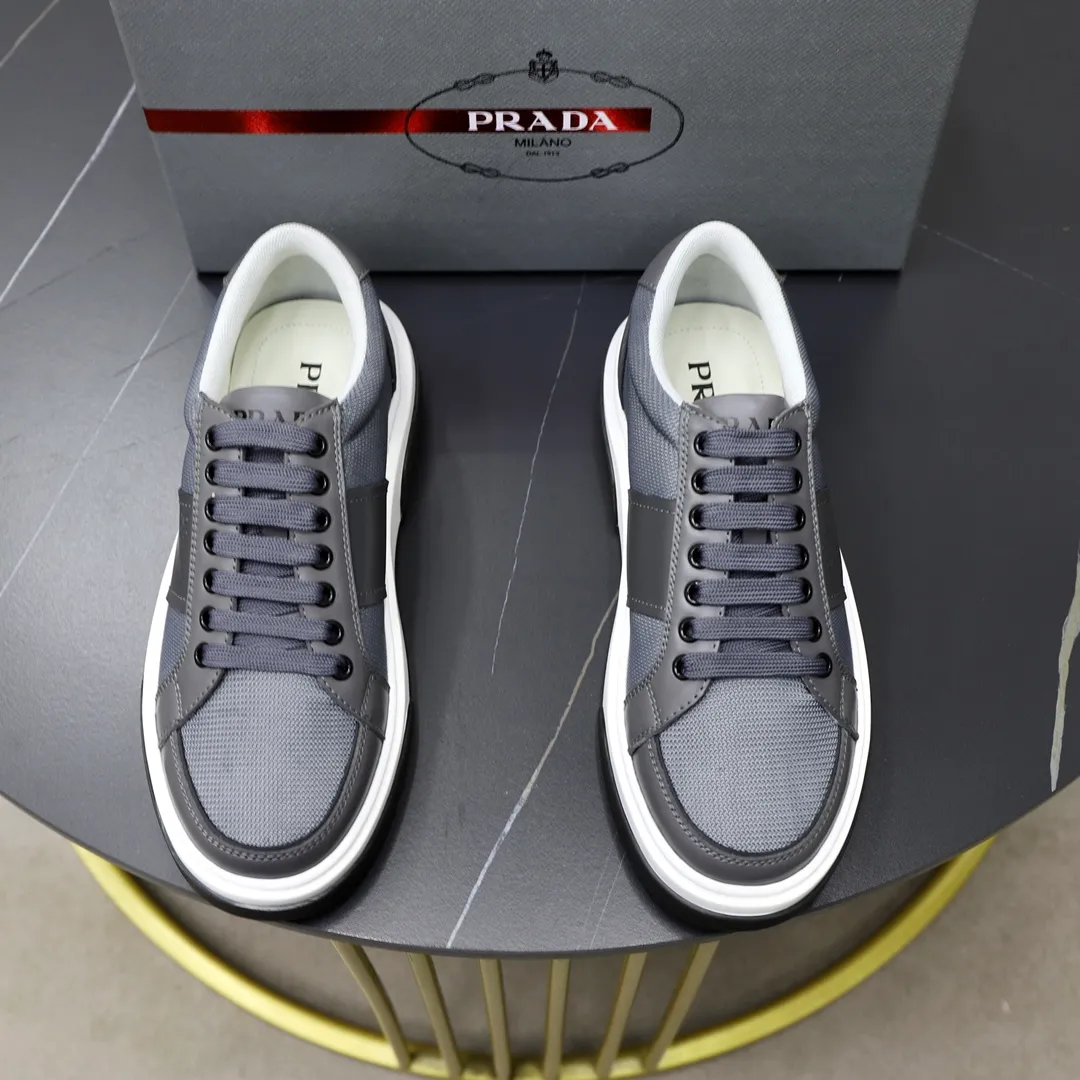 Ex-factory price: 680💰Top original order Brand: PRADA (Prada) Standard code: Men's size 38/44 (45 can be customized) Grade: Same as the official website Material: Original cowhide stitched with imported cloth, cowhide lining, original combination of two-color wear-resistant soft outsole Style category: casual sports version, young fashion, European and American trend, British style Color: actual picture color